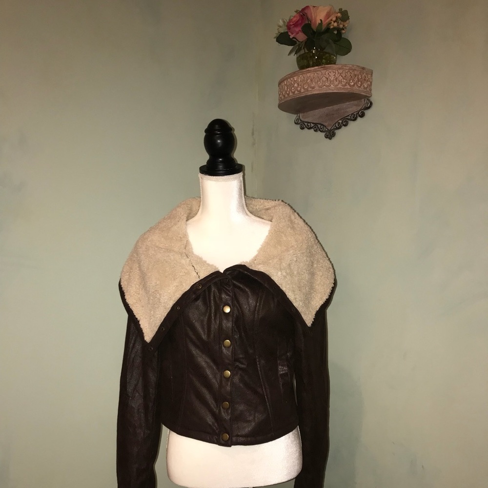 Super Cute Brown & Tan Off the Shoulder Jacket 🧥